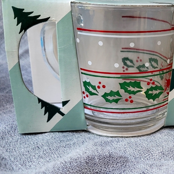 🎄Vintage Christmas Drinking Glass Coffee Mugs Set of 4 in original package - Picture 8 of 15